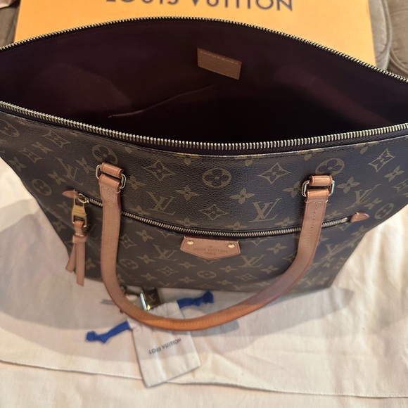 LV tote with small gold-plated key lock - Picture 6 of 11